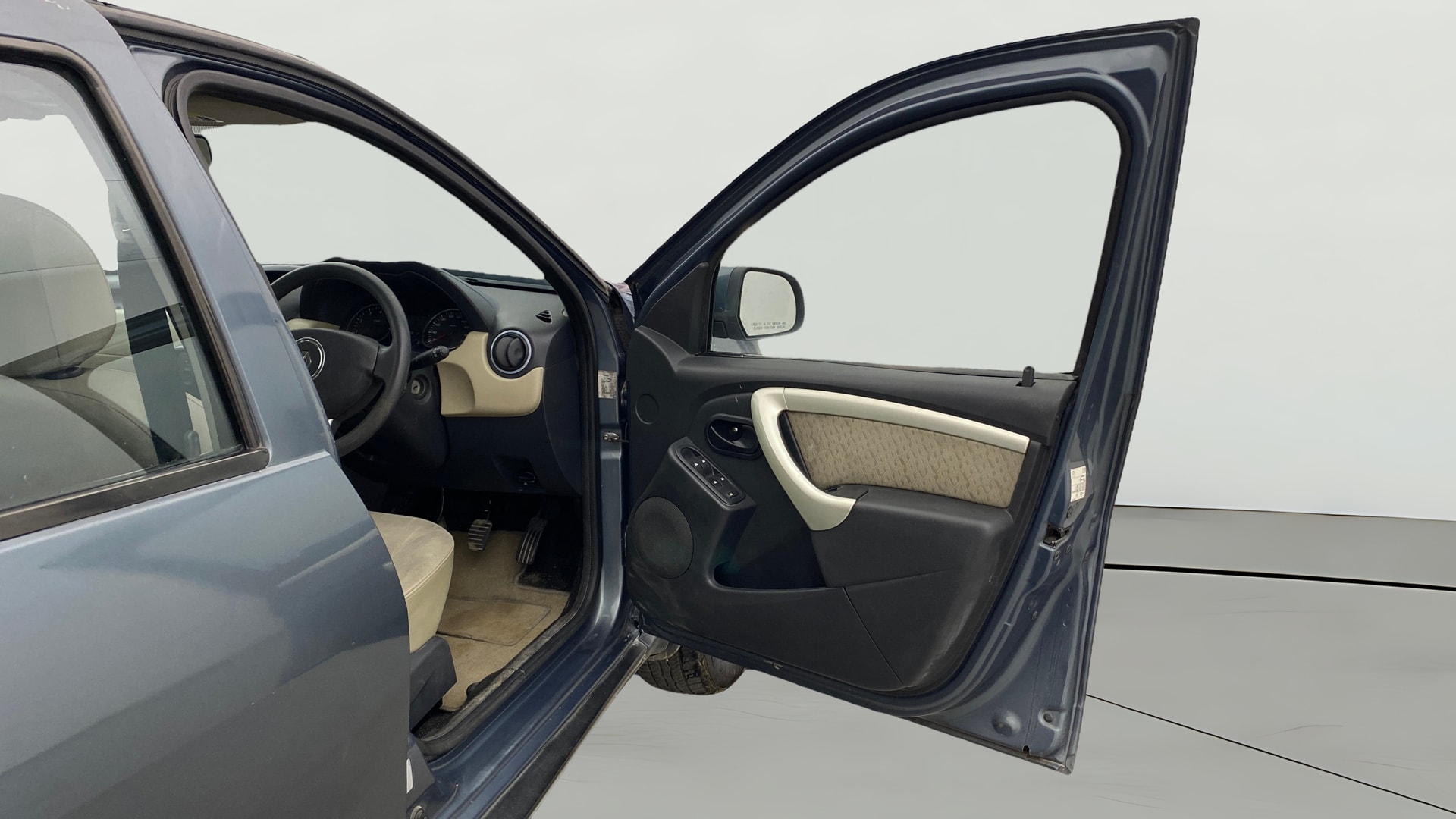 View 2014 Renault Duster Petrol RXE BS IV Image 44 Used 2014 Renault Duster Petrol RXE BS IV Image 44