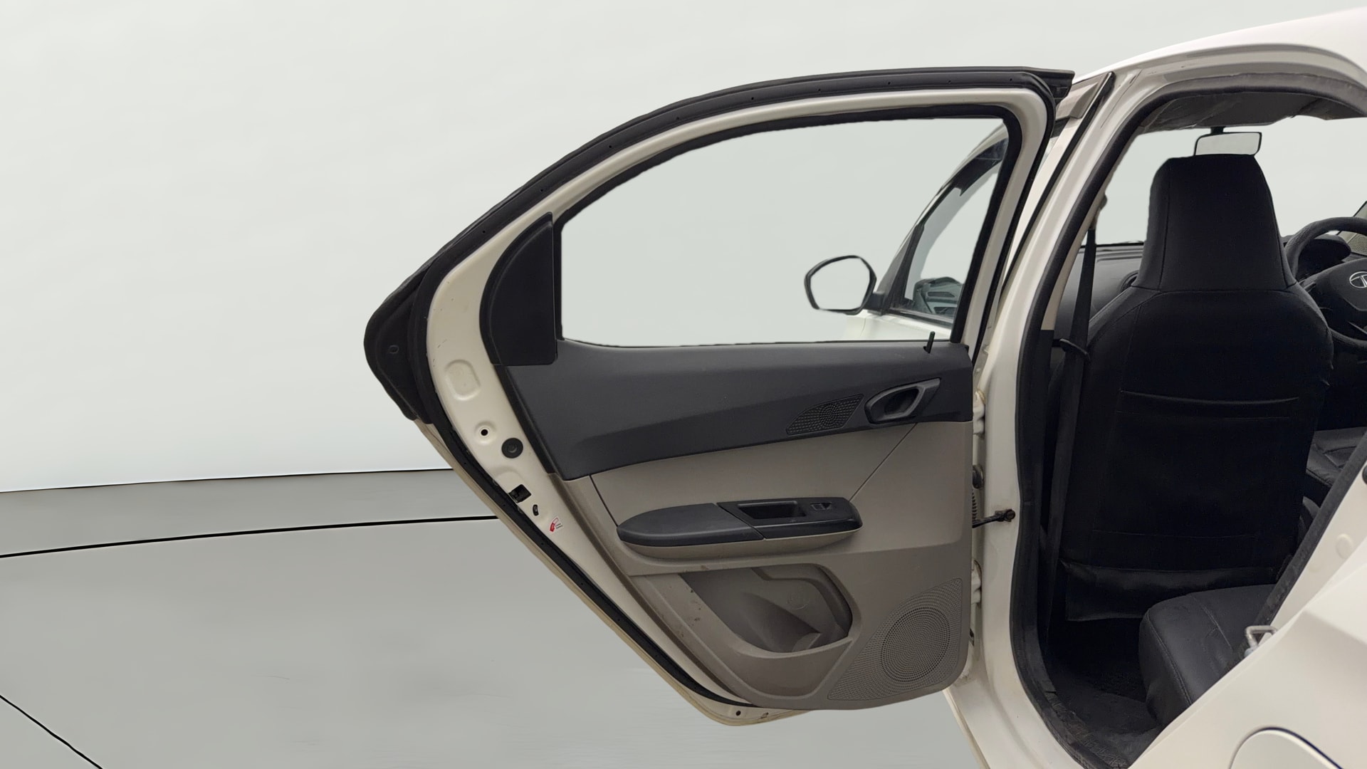 View 2018 Tata Tiago Revotorq XB Image 22 Used 2018 Tata Tiago Revotorq XB Image 22