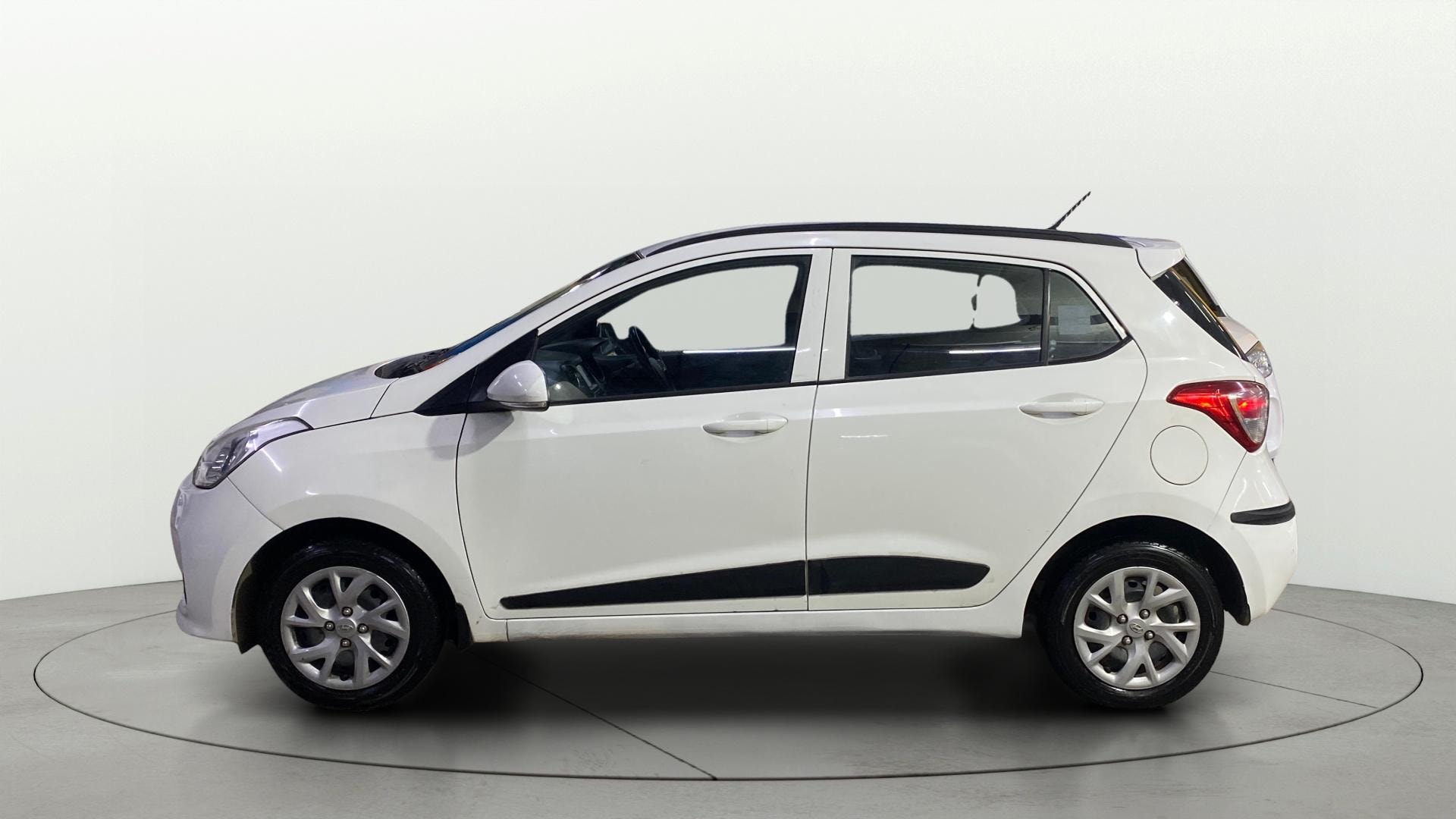 View 2019 Hyundai Grand i10 Sportz 1.2 Kappa Image 25 Used 2019 Hyundai Grand i10 Sportz 1.2 Kappa Image 25