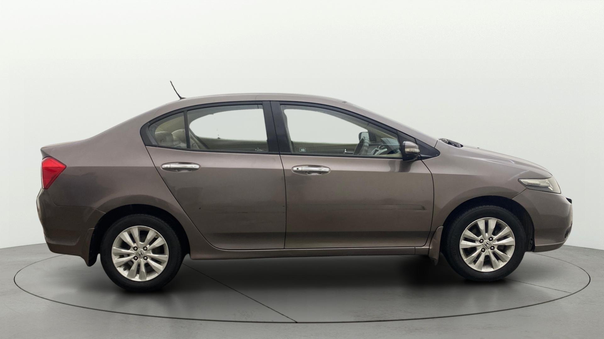 View 2013 Honda City ZX MT Diesel Anniversary Edition Image 9 Used 2013 Honda City ZX MT Diesel Anniversary Edition Image 9