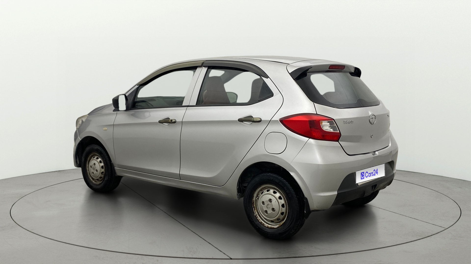 View 2019 Tata Tiago Revotorq XB Image 2 Used 2019 Tata Tiago Revotorq XB Image 2