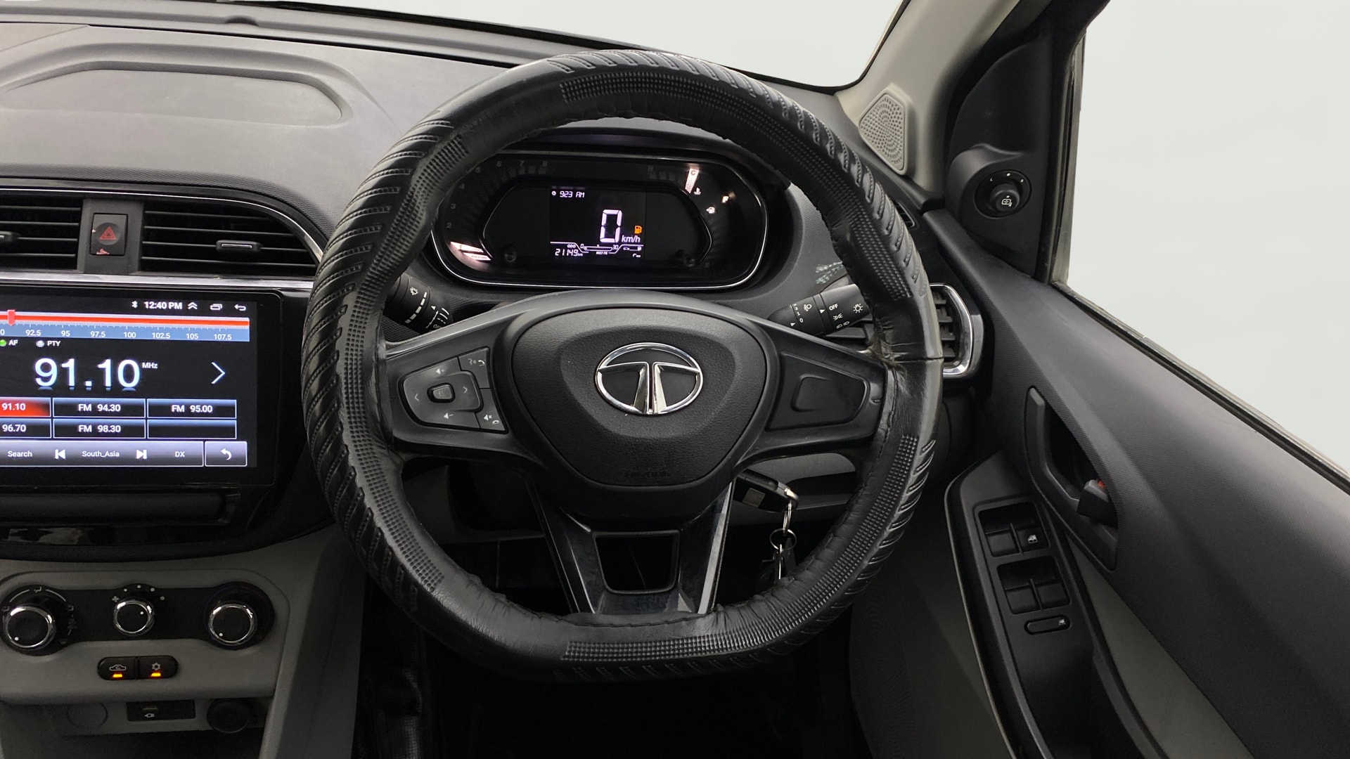 View 2022 Tata Tiago Revotorq XB Image 20 Used 2022 Tata Tiago Revotorq XB Image 20
