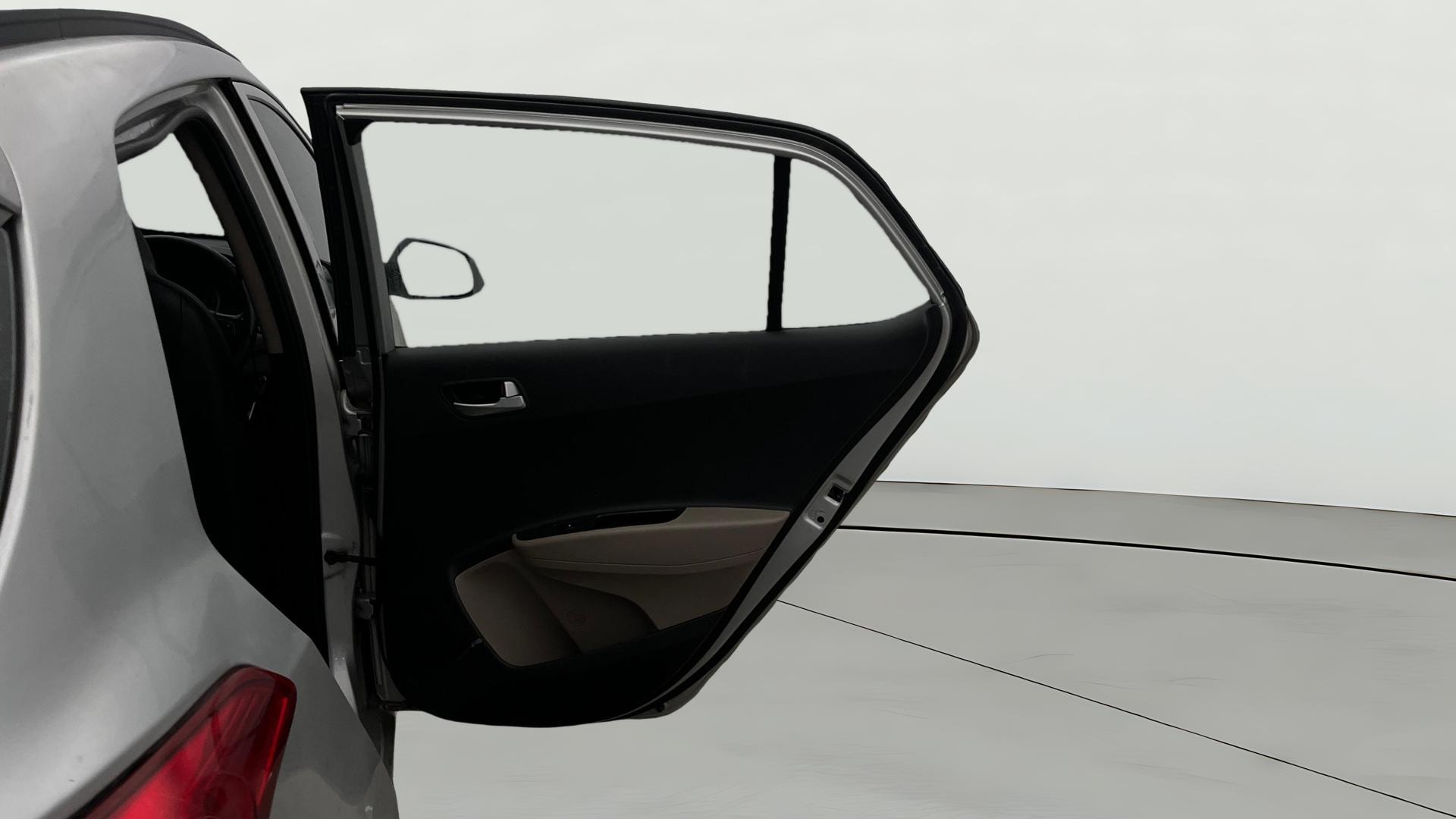 View 2015 Hyundai Grand i10 Asta AT 1.2 Kappa VTVT Image 5 Used 2015 Hyundai Grand i10 Asta AT 1.2 Kappa VTVT Image 5