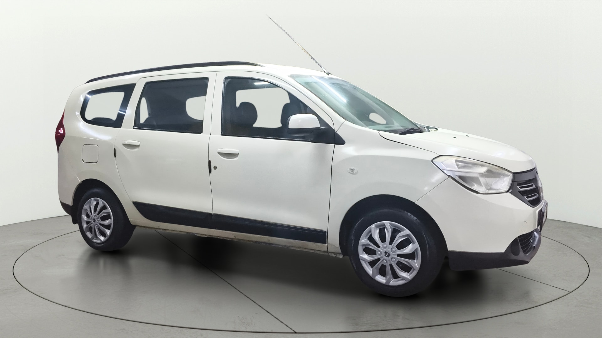 View 2015 Renault Lodgy 110 PS RxL (8 Seater) Image 22 Used 2015 Renault Lodgy 110 PS RxL (8 Seater) Image 22
