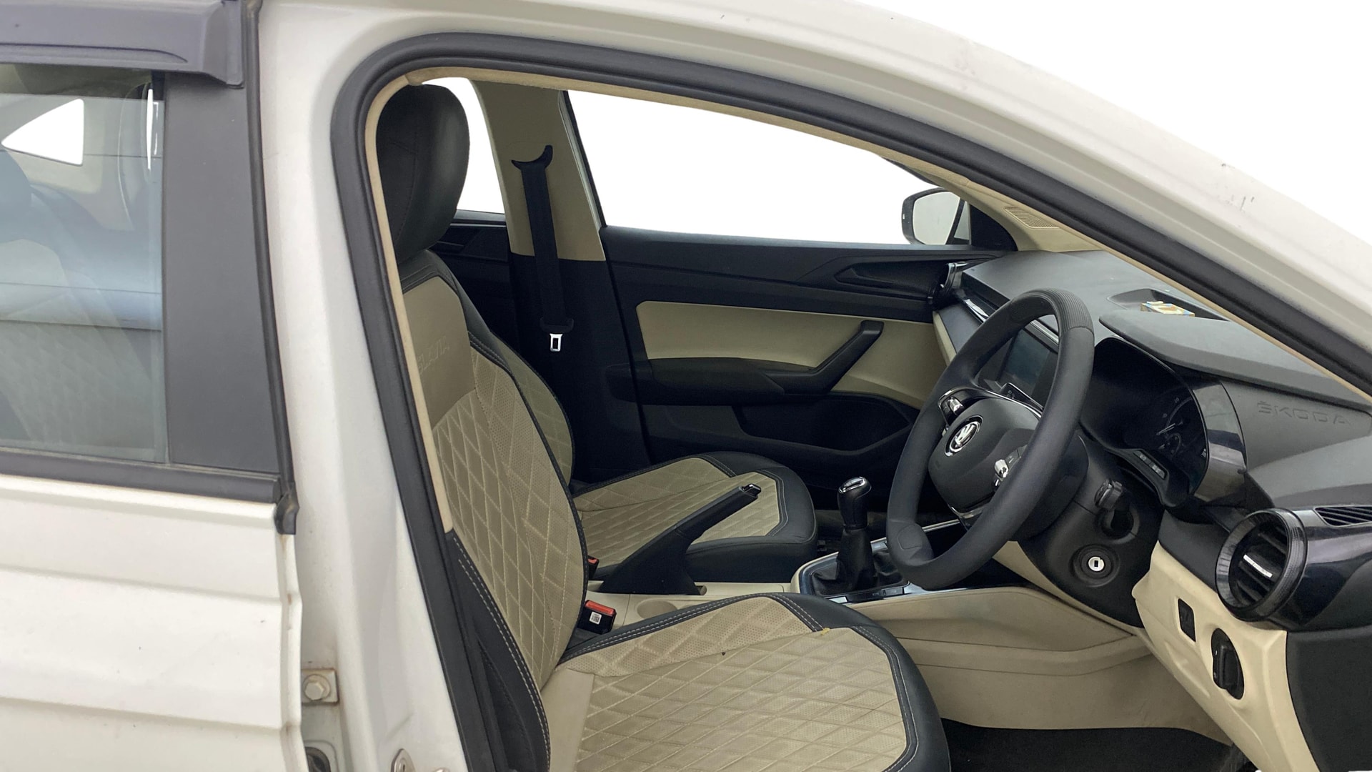 View 2023 Skoda Slavia Active 1.0 TSI MT Image 25 Used 2023 Skoda Slavia Active 1.0 TSI MT Image 25