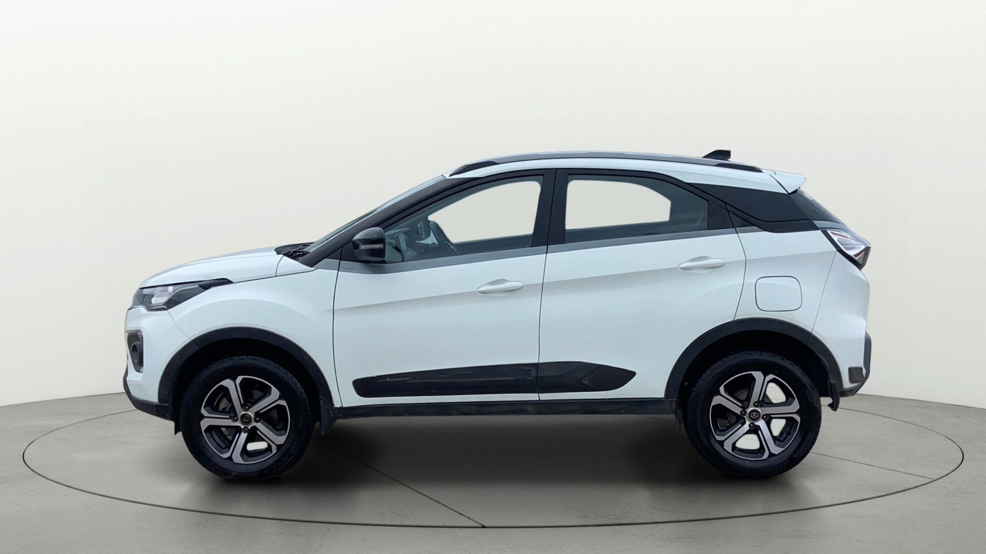 View 2022 Tata Nexon Revotron XE Image 6 Used 2022 Tata Nexon Revotron XE Image 6
