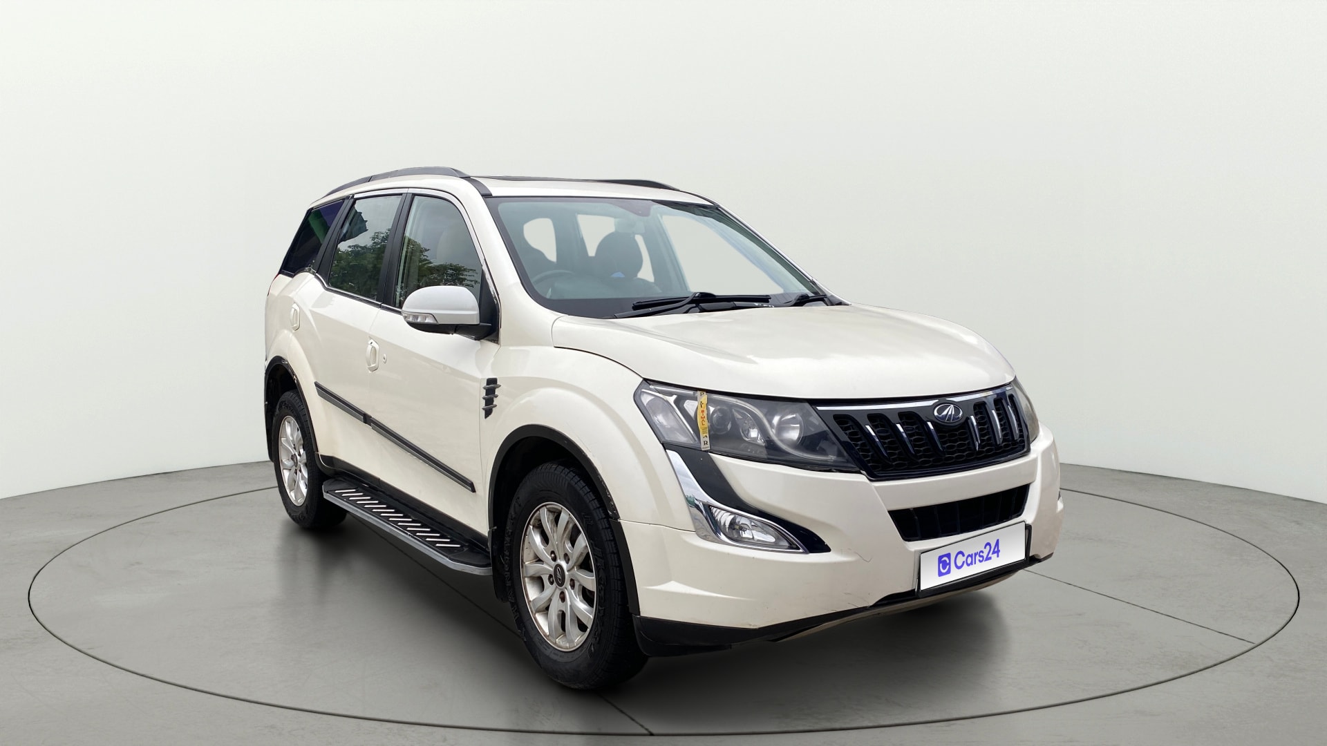 View 2017 Mahindra XUV500 W10 FWD AT Image 14 Used 2017 Mahindra XUV500 W10 FWD AT Image 14