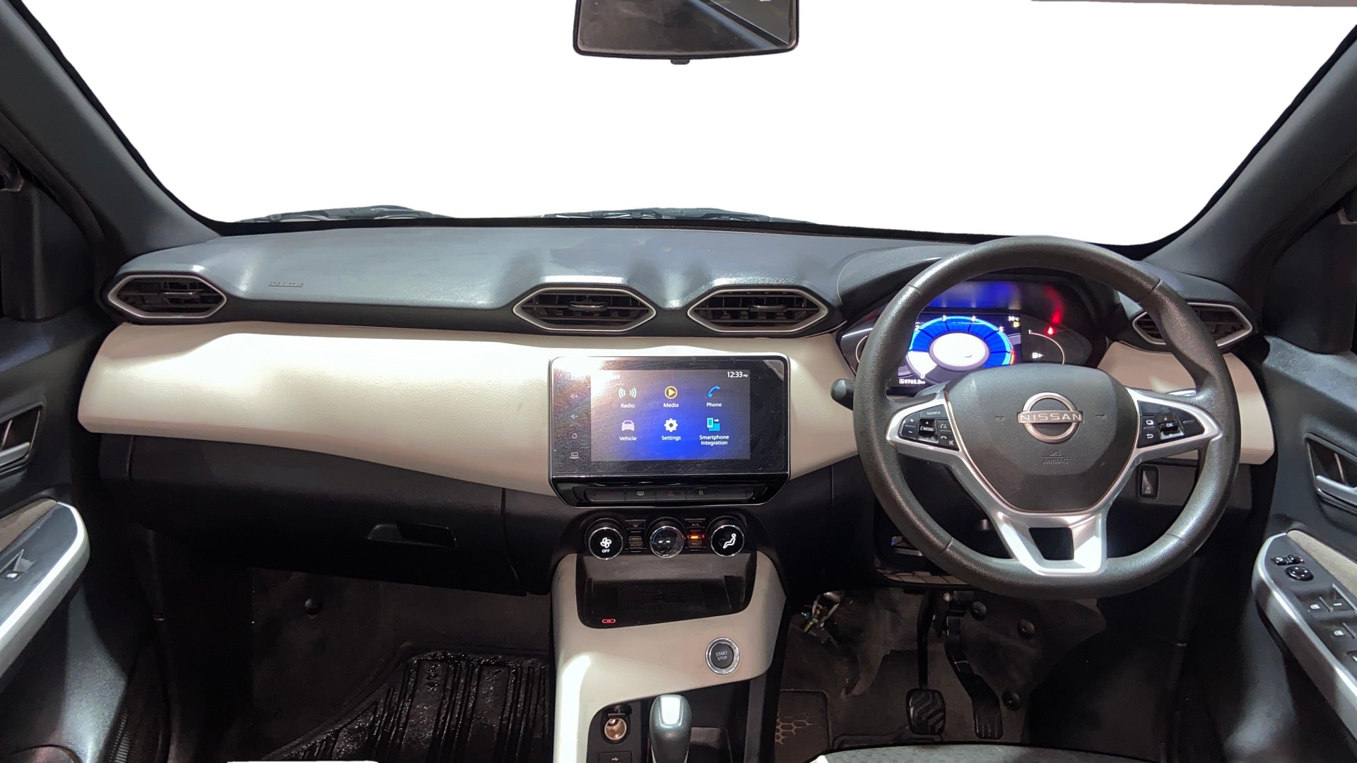 View 2022 Nissan Magnite Turbo XV CVT Image 15 Used 2022 Nissan Magnite Turbo XV CVT Image 15