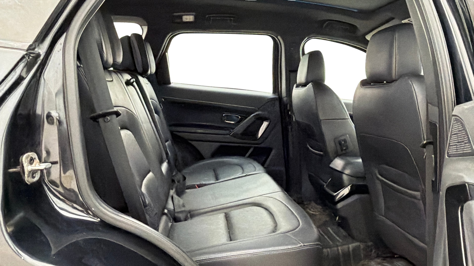 View 2023 Tata Safari XZA Plus Dark Image 38 Used 2023 Tata Safari XZA Plus Dark Image 38
