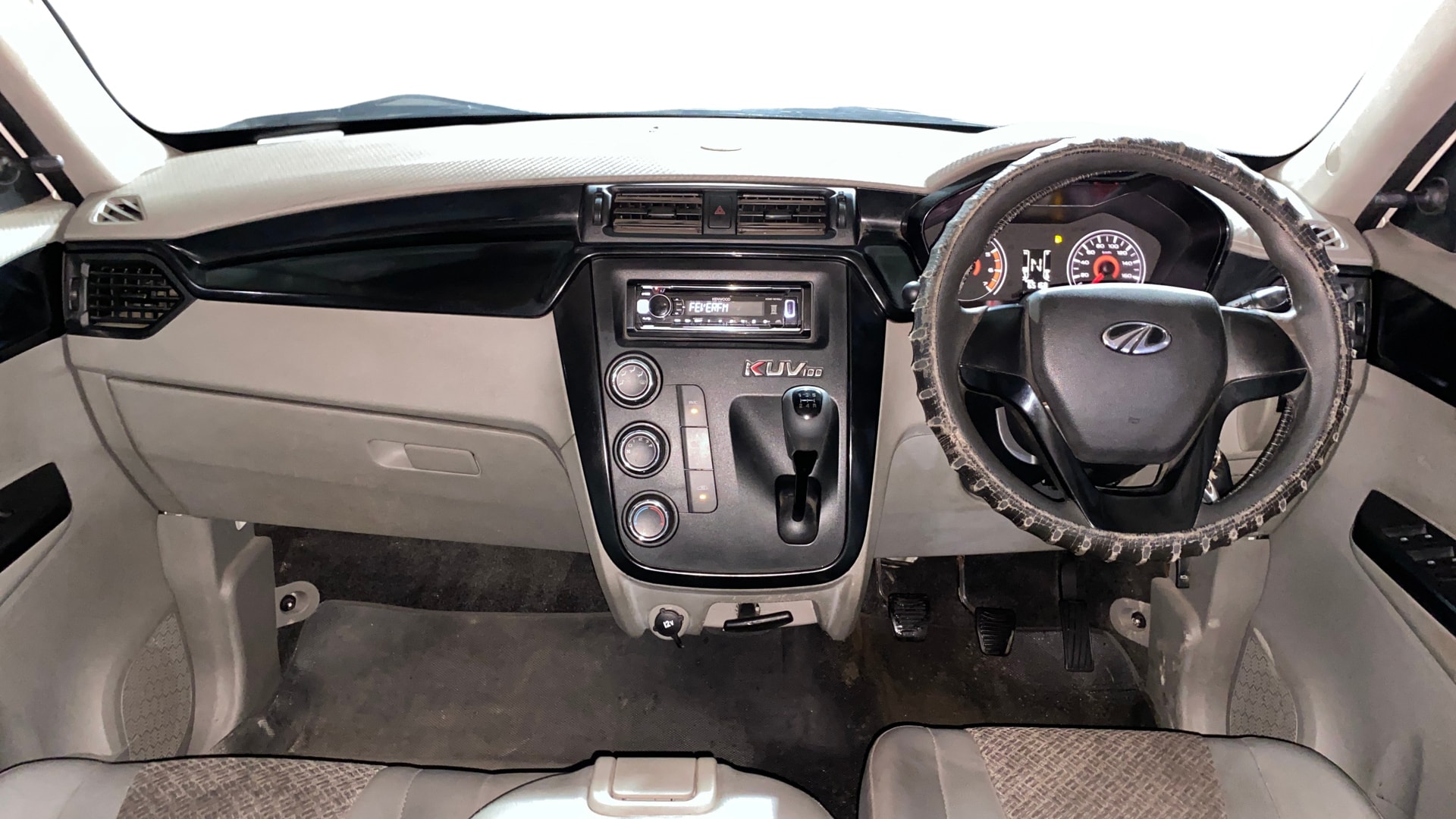 View 2017 Mahindra KUV100 K4 Plus Petrol 6 Seater BS IV Image 15 Used 2017 Mahindra KUV100 K4 Plus Petrol 6 Seater BS IV Image 15