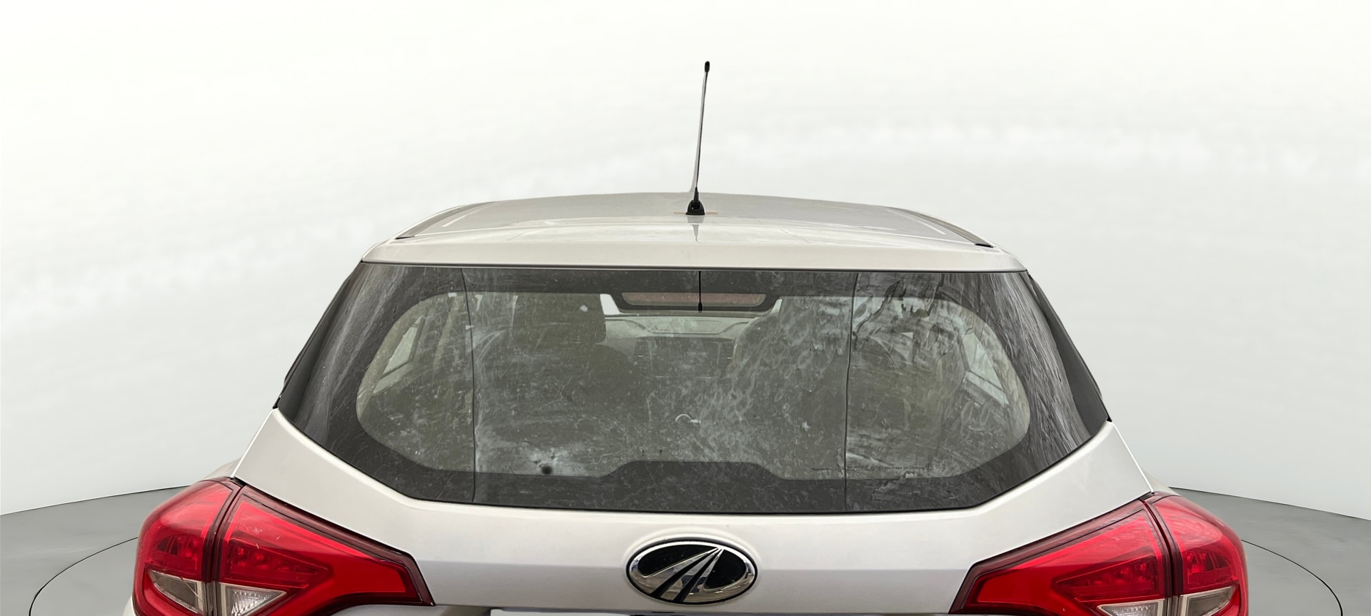 View 2021 Mahindra XUV300 W4 Petrol BS IV Image 3 Used 2021 Mahindra XUV300 W4 Petrol BS IV Image 3