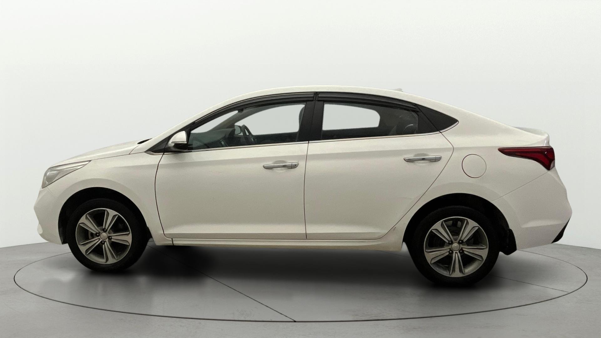 View 2019 Hyundai Verna 1.6 VTVT SX Image 26 Used 2019 Hyundai Verna 1.6 VTVT SX Image 26