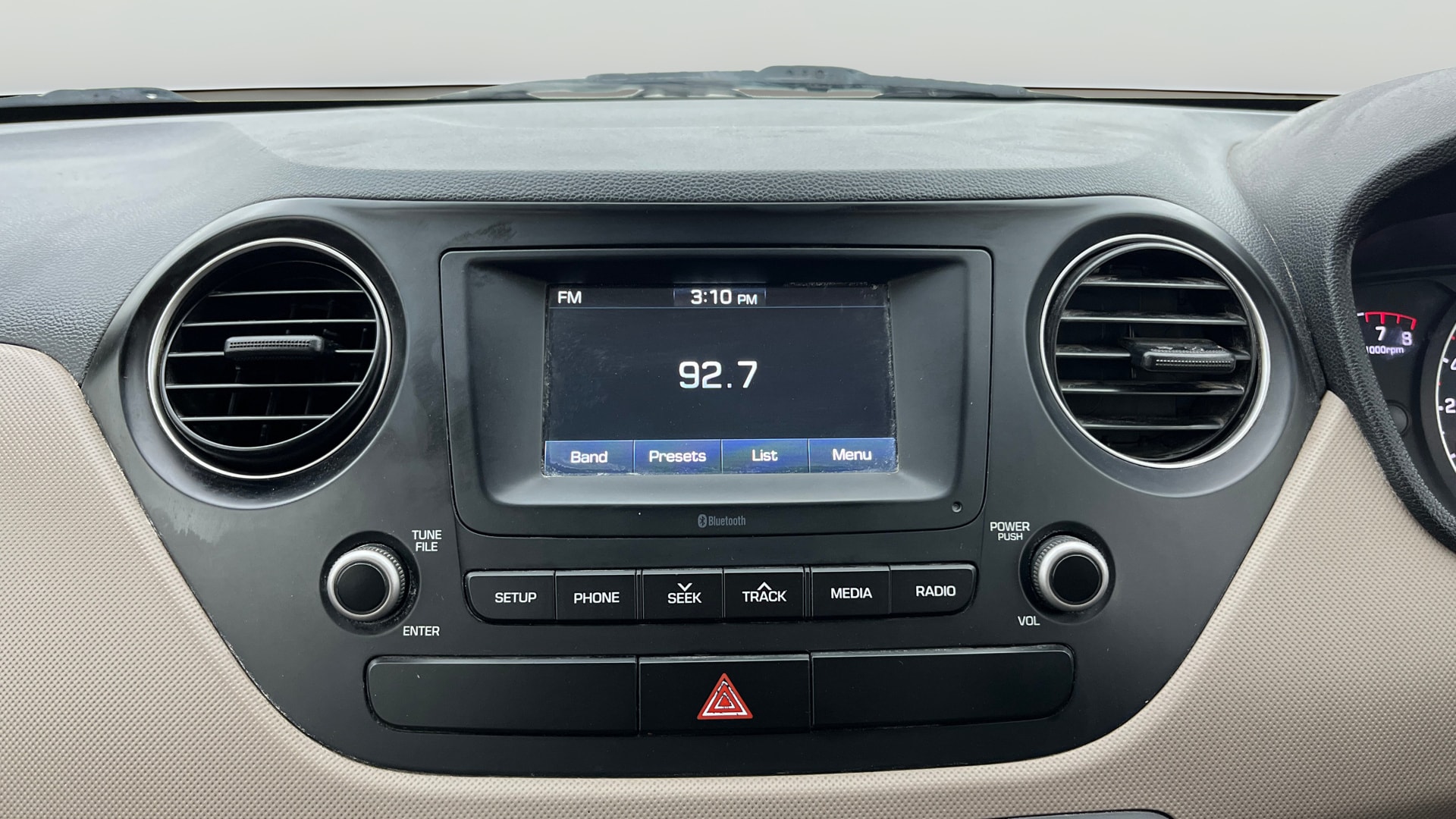 View 2017 Hyundai Grand i10 Sportz 1.2 Kappa Image 18 Used 2017 Hyundai Grand i10 Sportz 1.2 Kappa Image 18