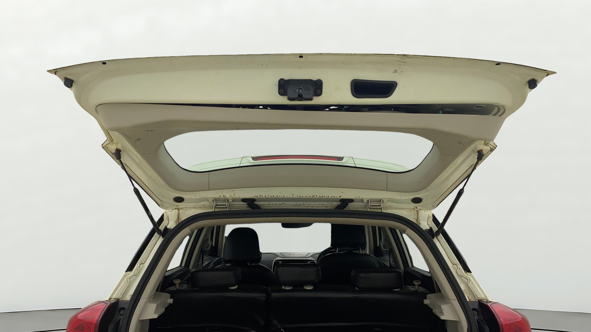 View 2022 Mahindra XUV300 W4 Petrol BS IV Image 36 Used 2022 Mahindra XUV300 W4 Petrol BS IV Image 36