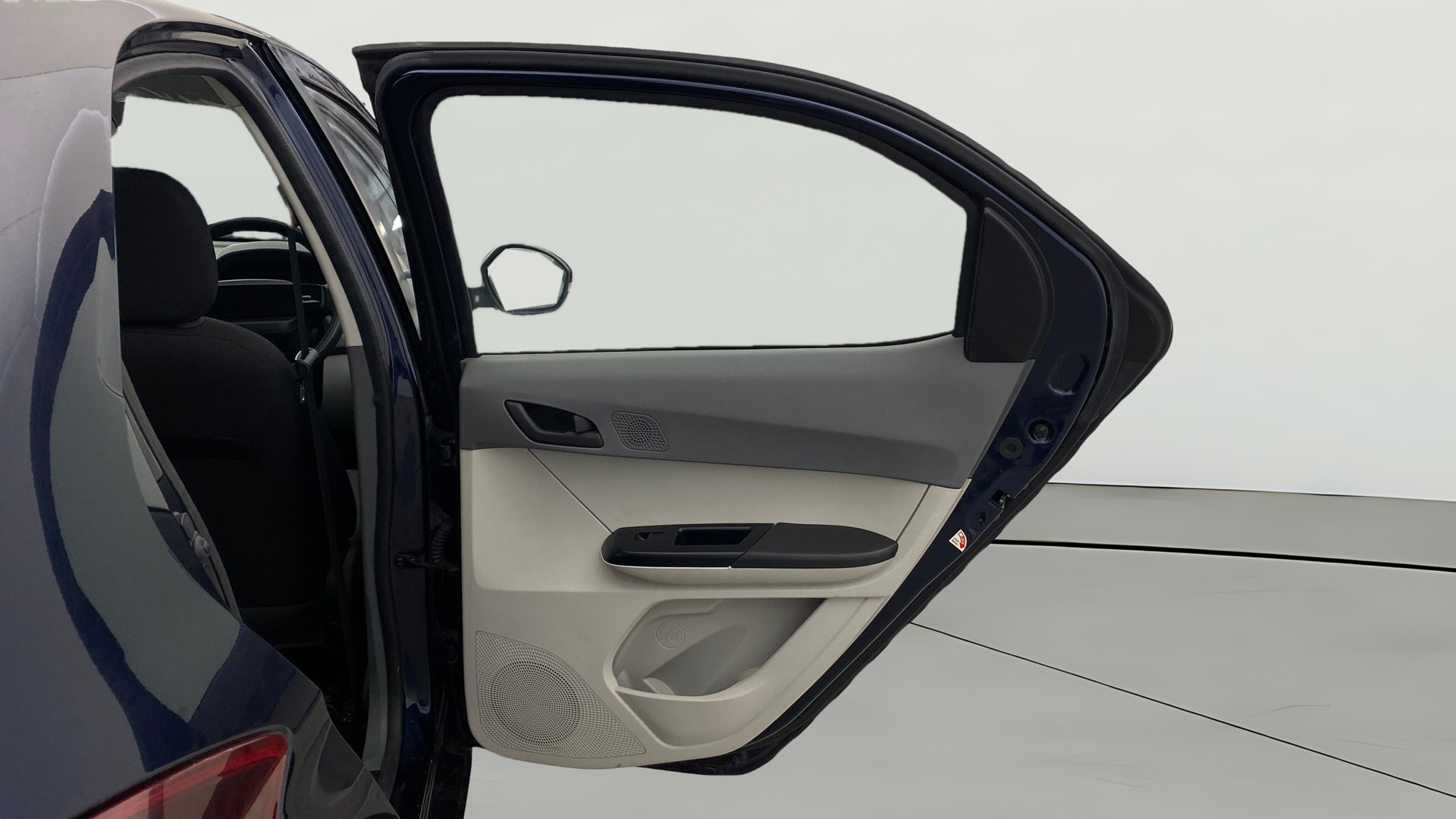 View 2025 Tata Tiago Revotorq XB Image 7 Used 2025 Tata Tiago Revotorq XB Image 7