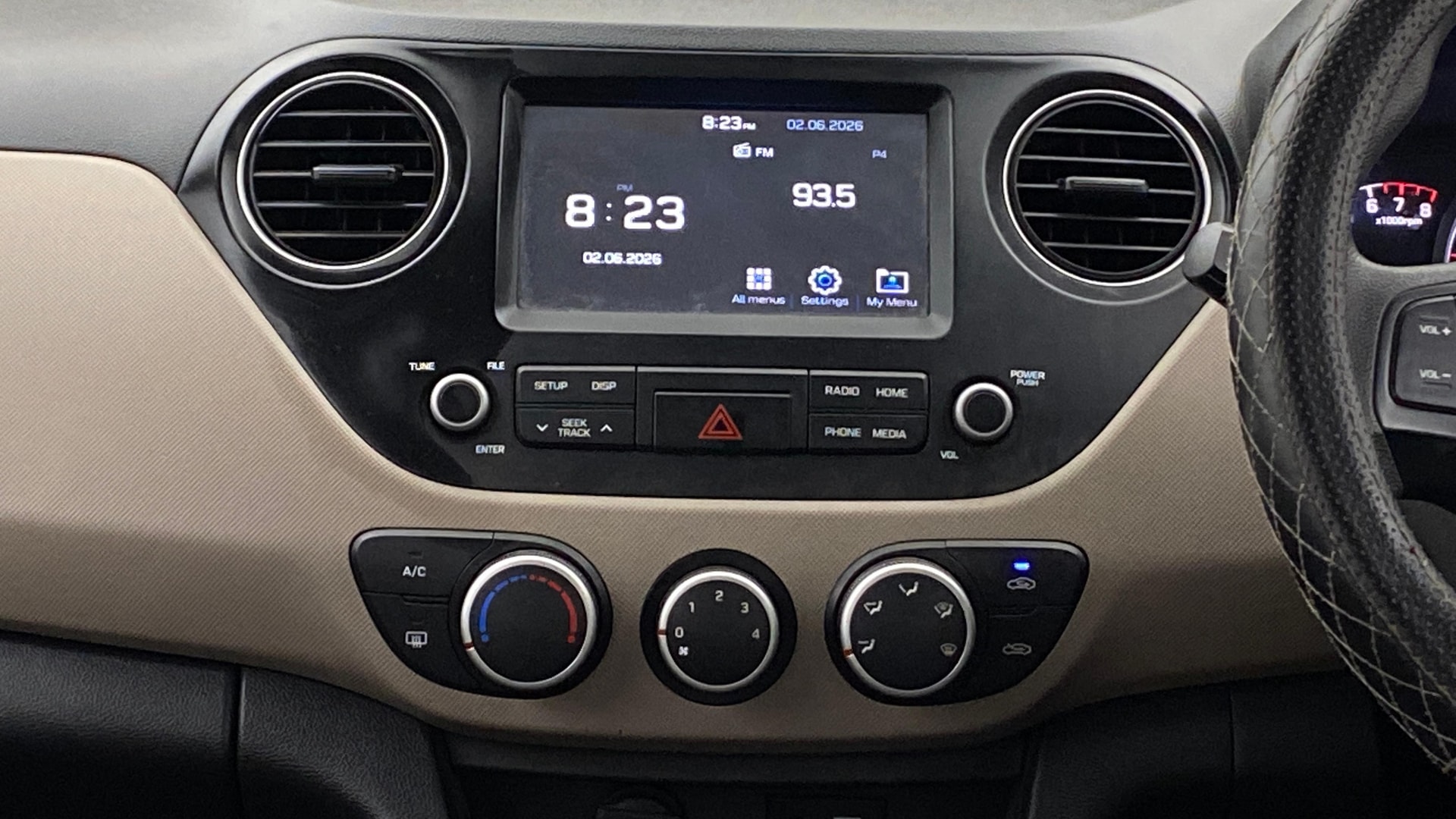 View 2019 Hyundai Grand i10 1.2 Sportz AT Petrol Image 17 Used 2019 Hyundai Grand i10 1.2 Sportz AT Petrol Image 17