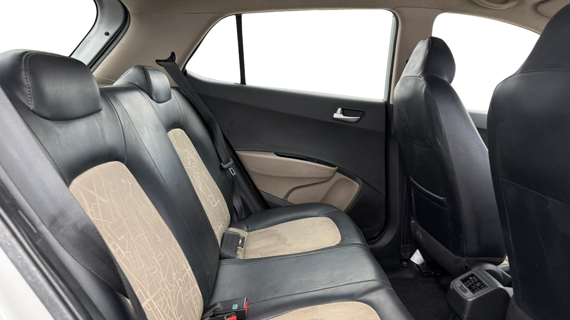 View 2017 Hyundai Grand i10 Sportz 1.2 Kappa Image 28 Used 2017 Hyundai Grand i10 Sportz 1.2 Kappa Image 28