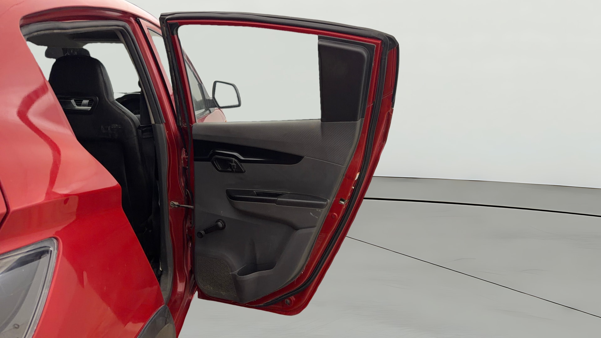 View 2018 Mahindra KUV100 K2 Petrol BS IV Image 7 Used 2018 Mahindra KUV100 K2 Petrol BS IV Image 7