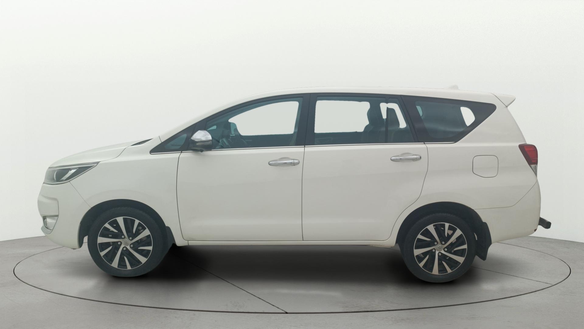 Used 2025 Toyota Innova Crysta Used 2025 Toyota Innova Crysta