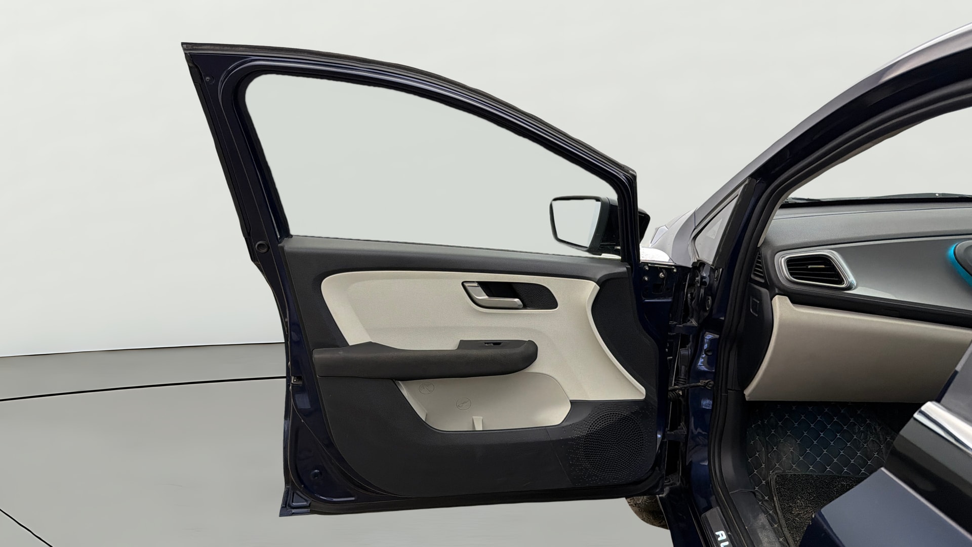 View 2023 Tata Altroz XZ Petrol Image 32 Used 2023 Tata Altroz XZ Petrol Image 32