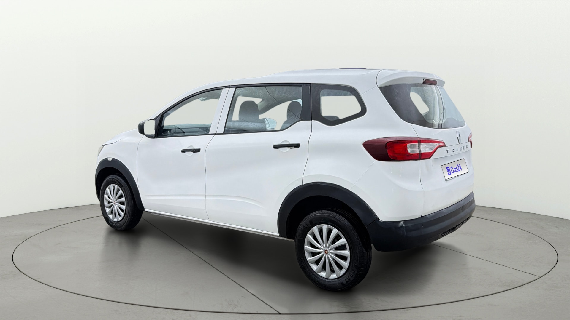 View 2025 Renault Triber RXE Image 2 Used 2025 Renault Triber RXE Image 2