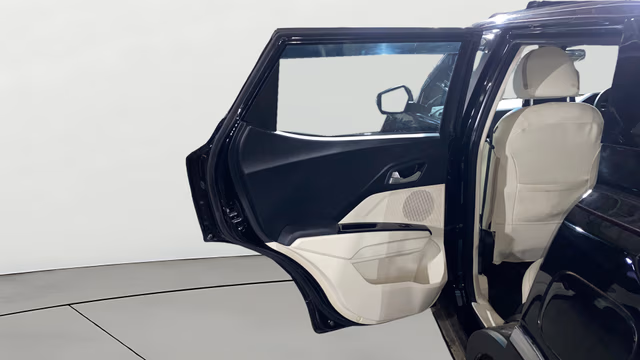 View Mahindra XUV 3XO Image 23 Used Mahindra XUV 3XO Image 23