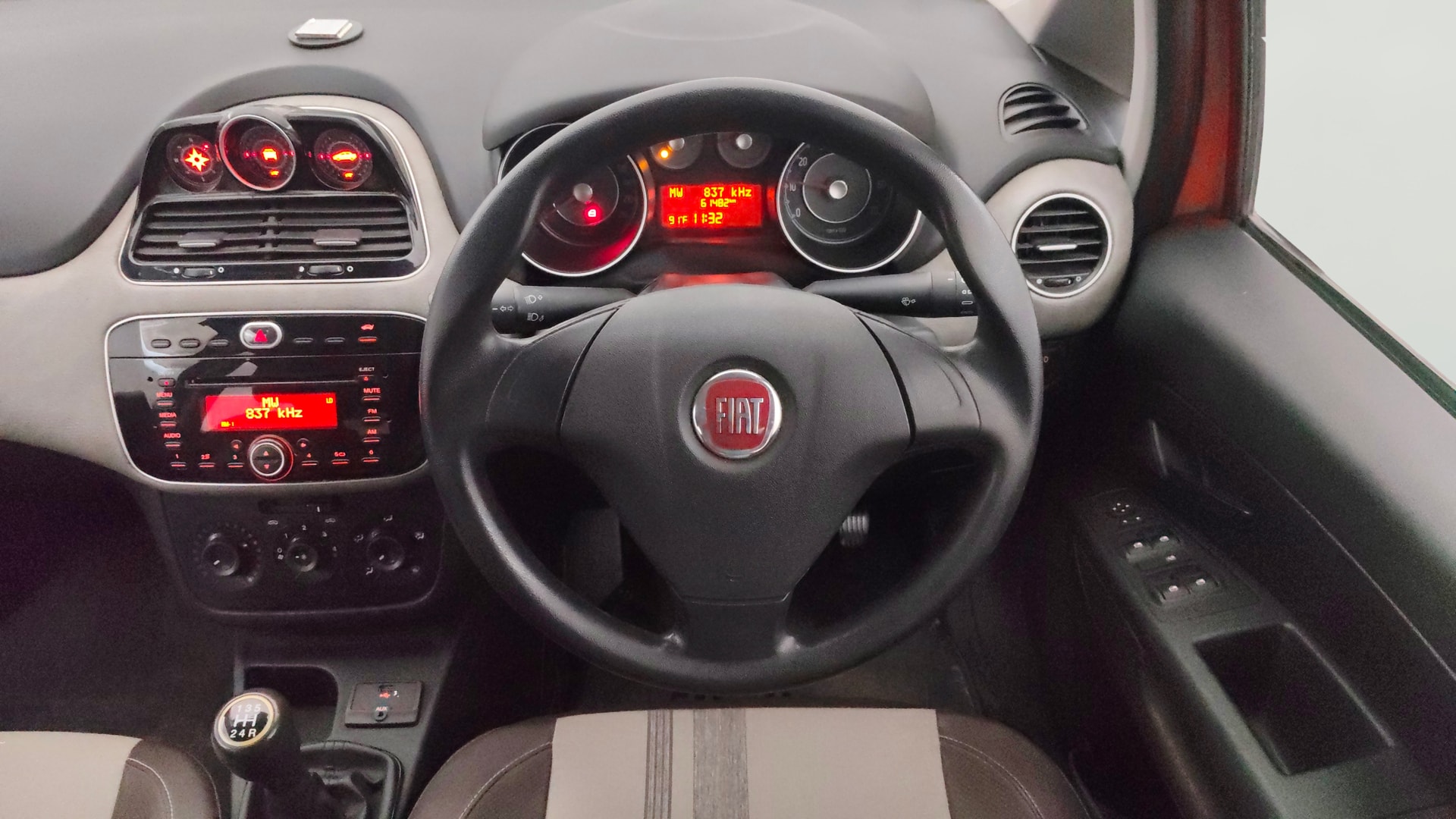 View 2016 Fiat Avventura Dynamic 1.4L FIRE Petrol Image 20 Used 2016 Fiat Avventura Dynamic 1.4L FIRE Petrol Image 20