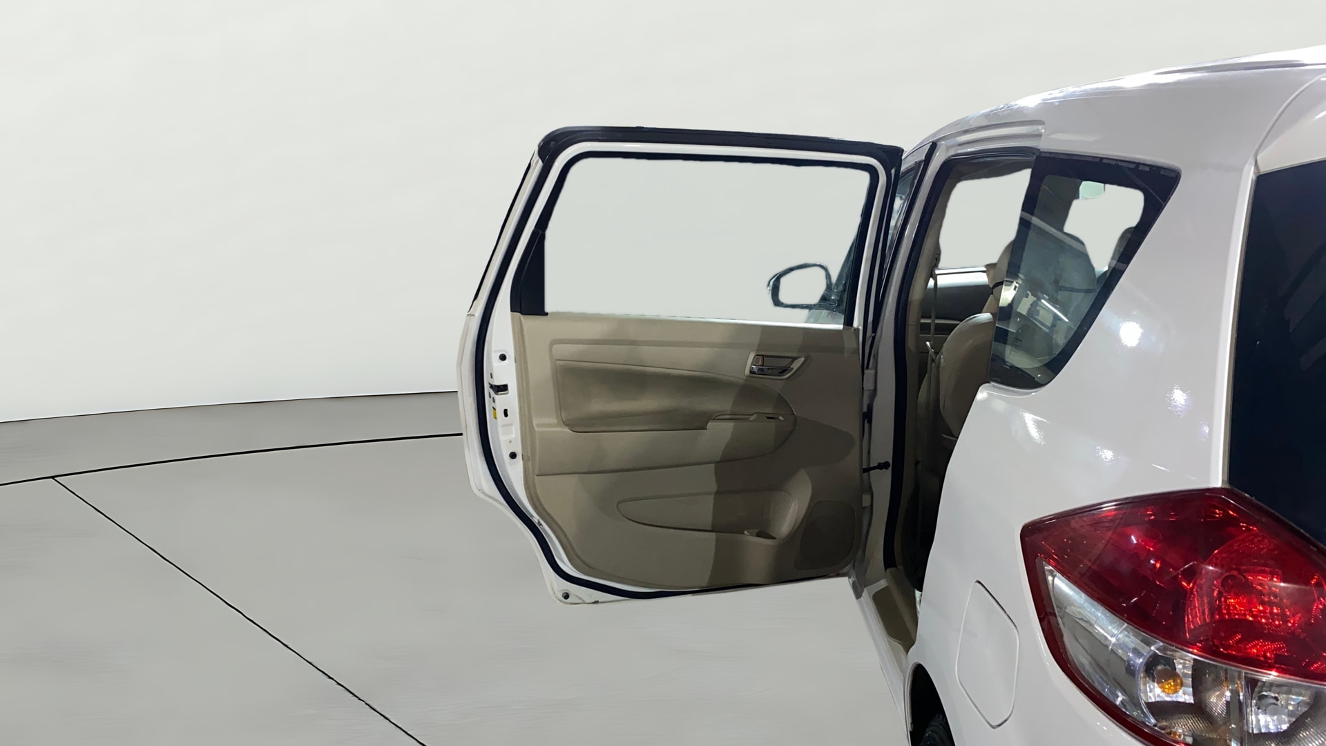 View 2017 Maruti Suzuki 1000 Base Variant Image 23 Used 2017 Maruti Suzuki 1000 Base Variant Image 23