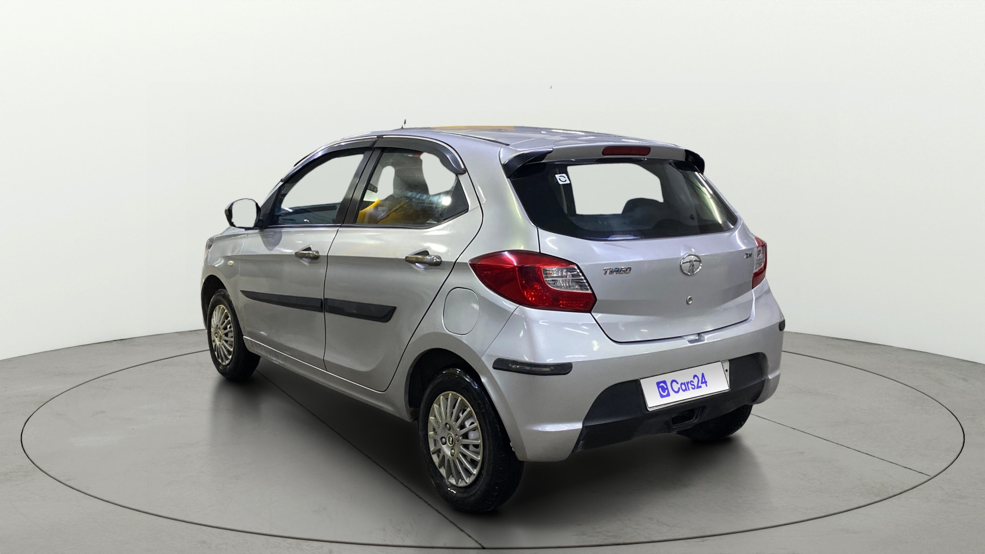 View 2016 Tata Tiago Revotorq XB Image 2 Used 2016 Tata Tiago Revotorq XB Image 2