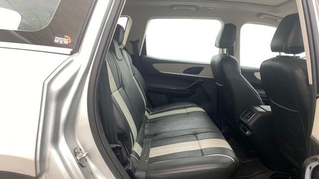 View Mahindra XUV700 Image 30 Used Mahindra XUV700 Image 30