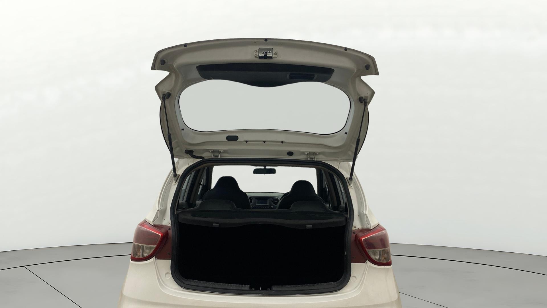 View 2019 Hyundai Grand i10 1.2 Magna Petrol AT Image 16 Used 2019 Hyundai Grand i10 1.2 Magna Petrol AT Image 16