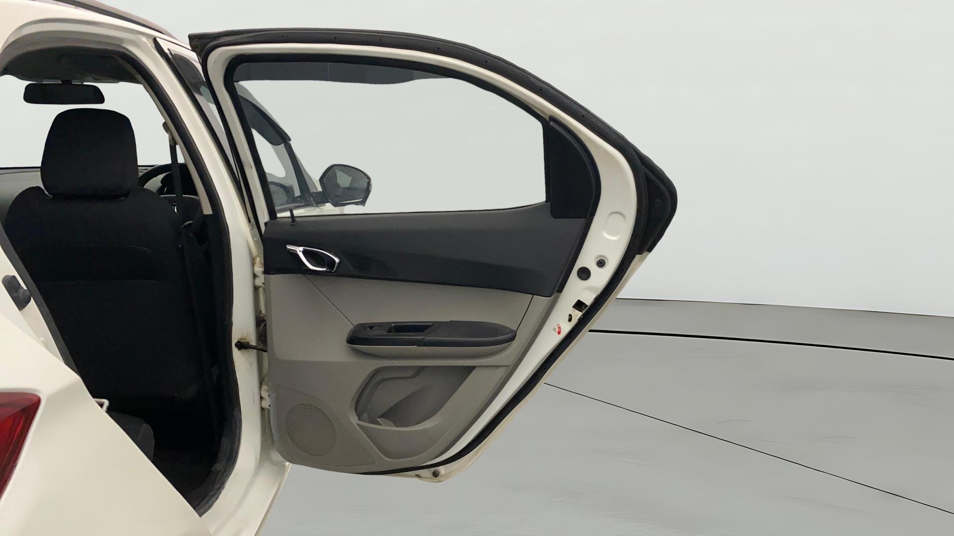 View 2018 Tata Tiago Revotorq XB Image 7 Used 2018 Tata Tiago Revotorq XB Image 7