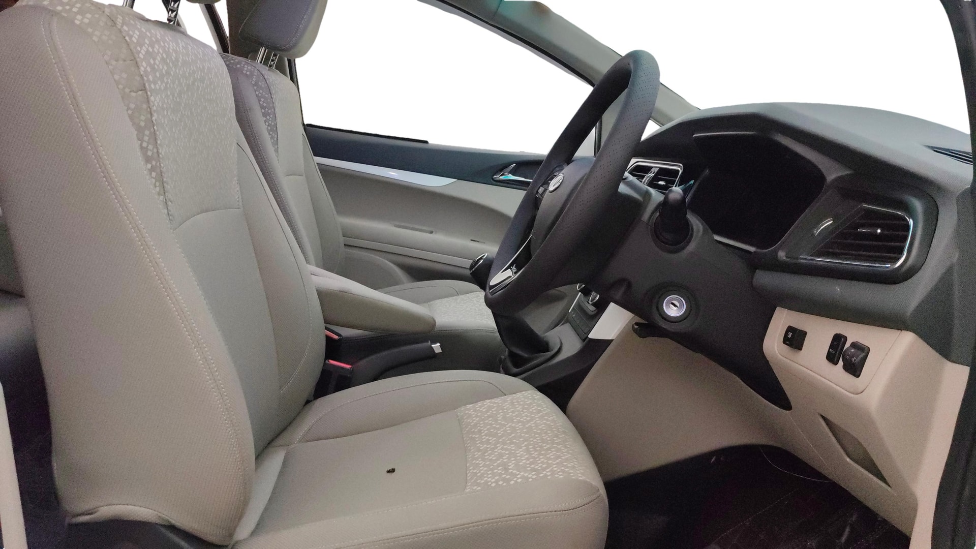 View 2025 Mahindra Marazzo M6 Plus 8-Seater Image 27 Used 2025 Mahindra Marazzo M6 Plus 8-Seater Image 27