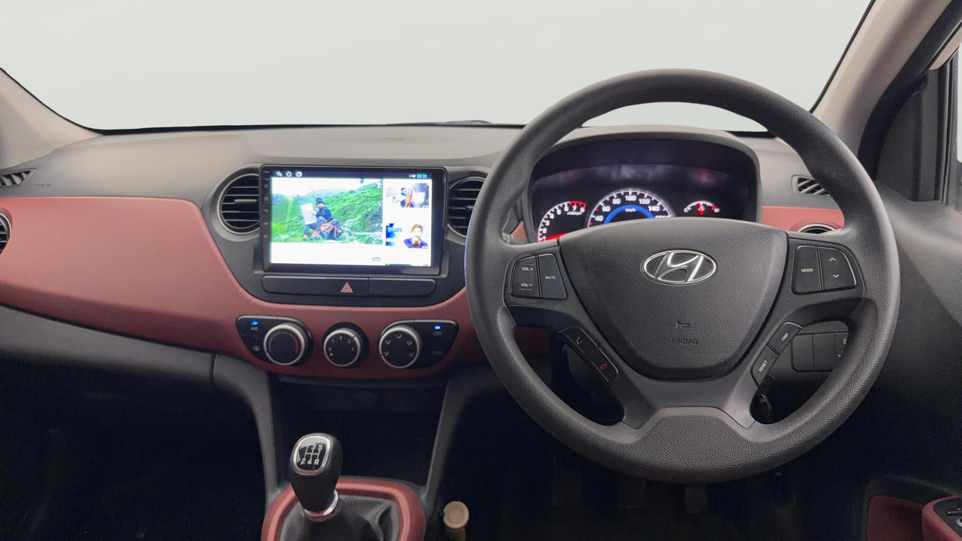 View 2017 Hyundai Grand i10 Sportz 1.2 Kappa Image 20 Used 2017 Hyundai Grand i10 Sportz 1.2 Kappa Image 20