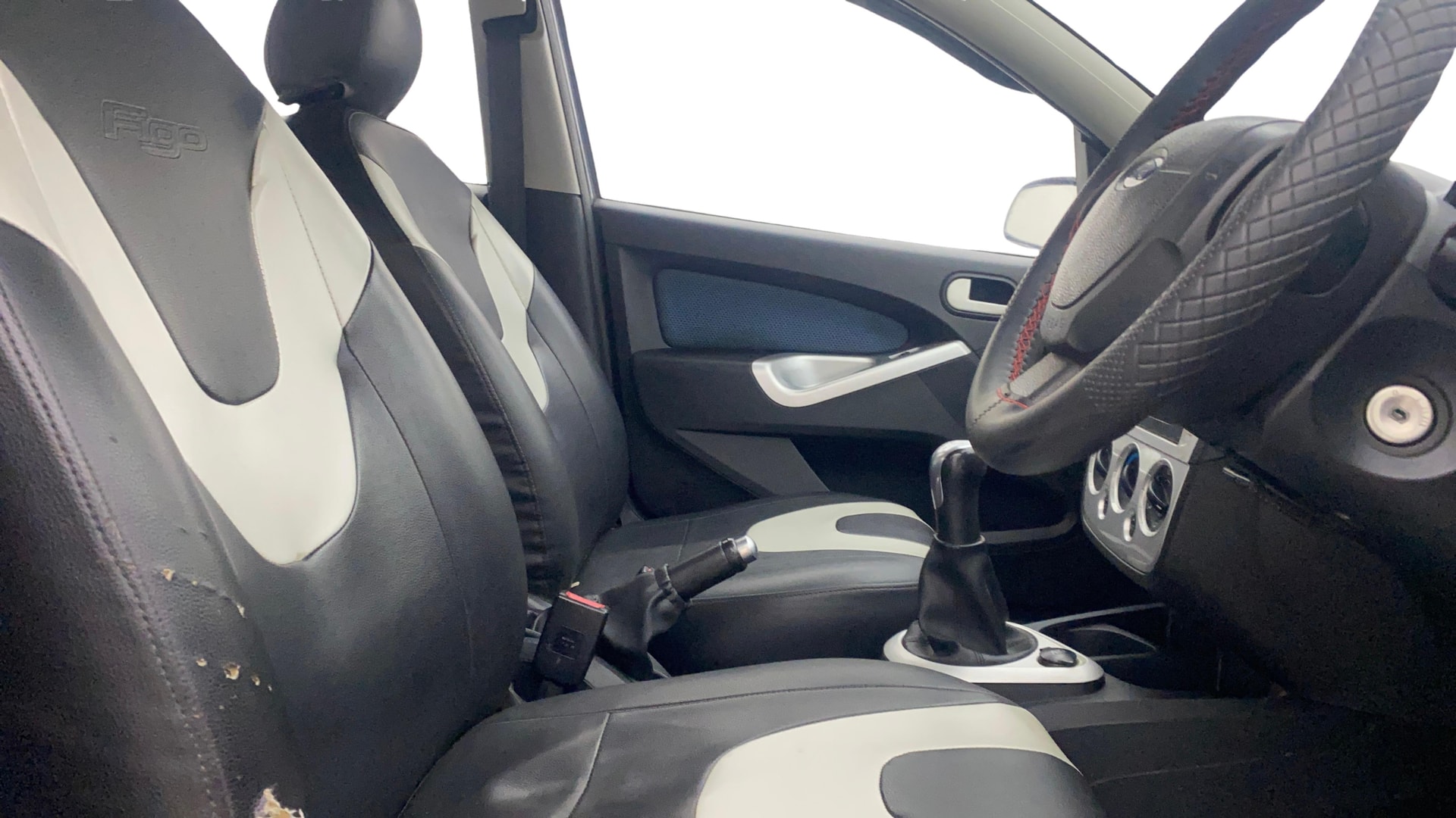 View 2015 Ford Figo 1.2P Ambiente MT BS IV Image 25 Used 2015 Ford Figo 1.2P Ambiente MT BS IV Image 25