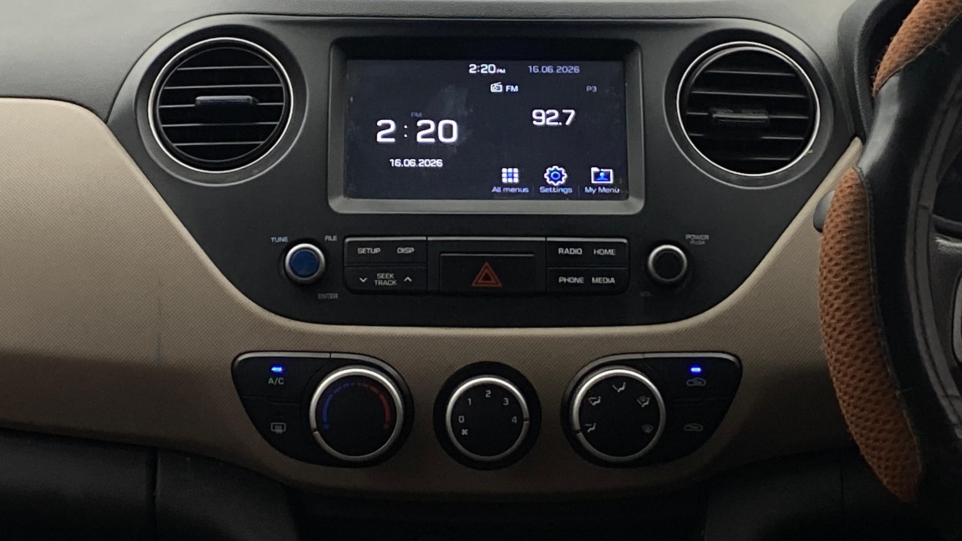 View 2019 Hyundai Grand i10 Sportz 1.2 Kappa Image 17 Used 2019 Hyundai Grand i10 Sportz 1.2 Kappa Image 17