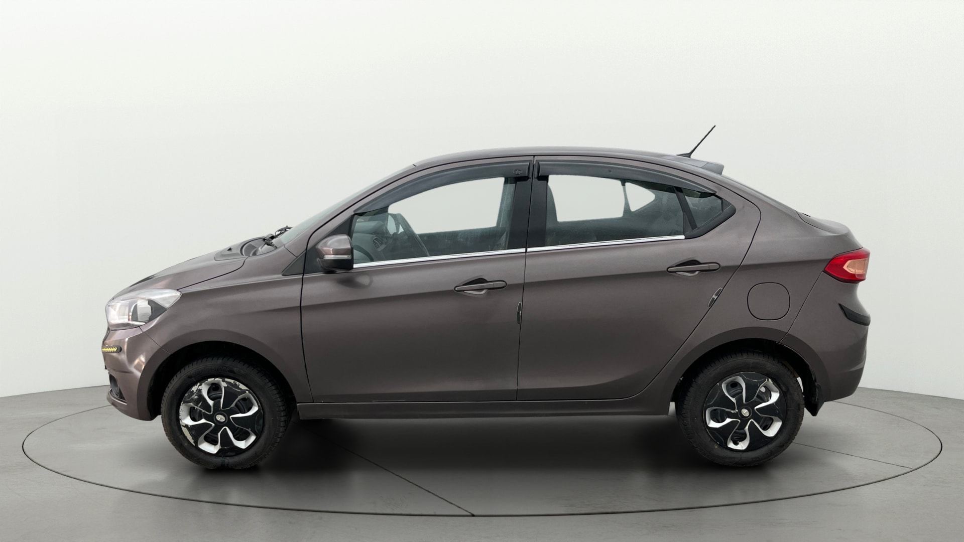 View 2017 Tata Tigor XT Petrol Image 5 Used 2017 Tata Tigor XT Petrol Image 5
