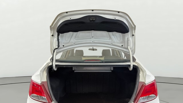 View Hyundai Fluidic Verna Image 16 Used Hyundai Fluidic Verna Image 16