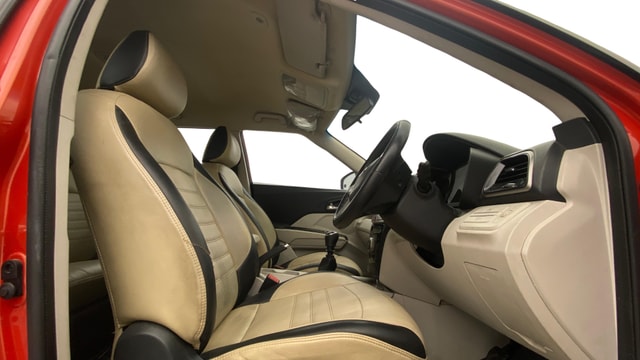 View Mahindra XUV300 Image 27 Used Mahindra XUV300 Image 27