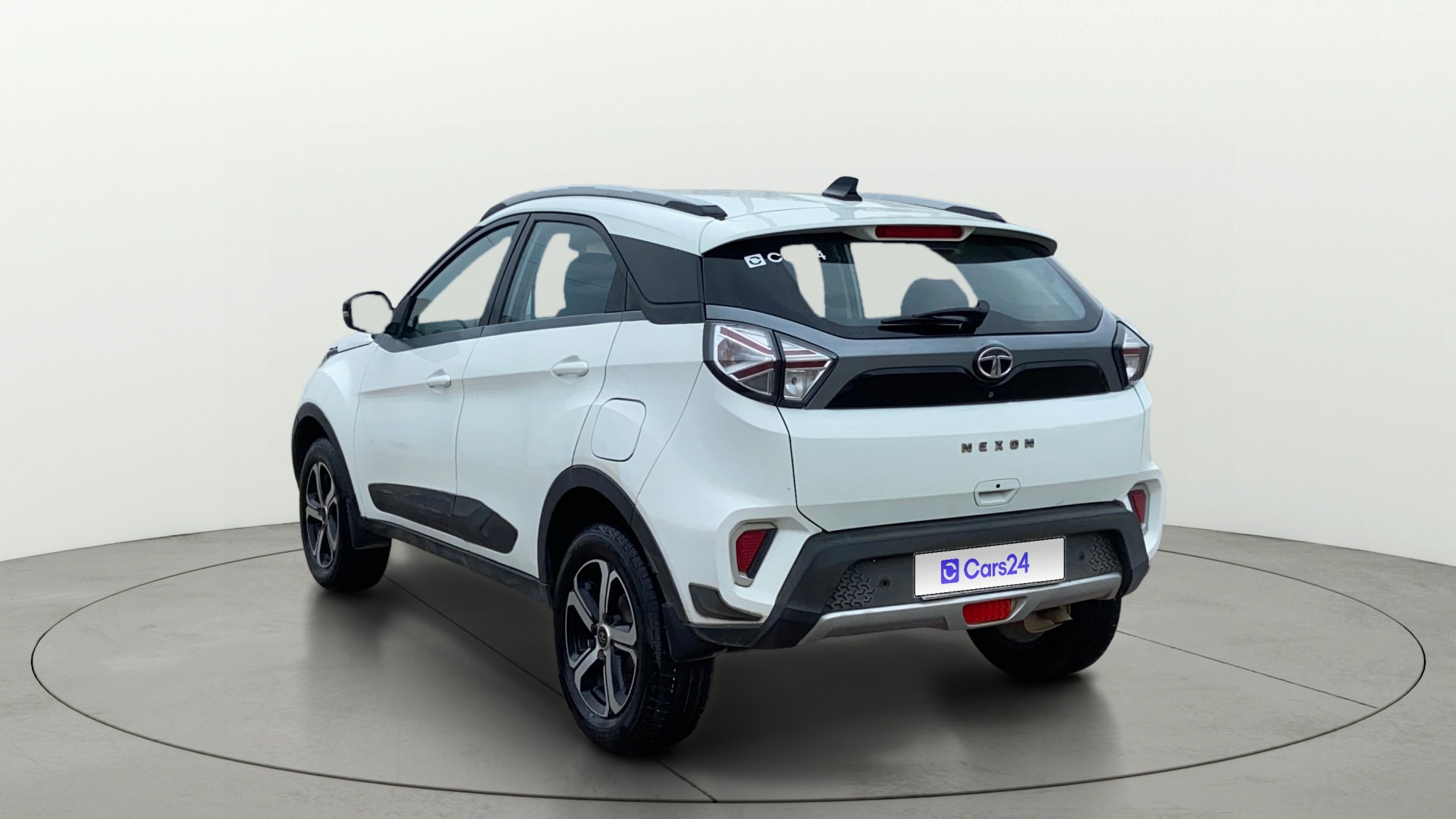 View 2022 Tata Nexon Revotron XE Image 2 Used 2022 Tata Nexon Revotron XE Image 2