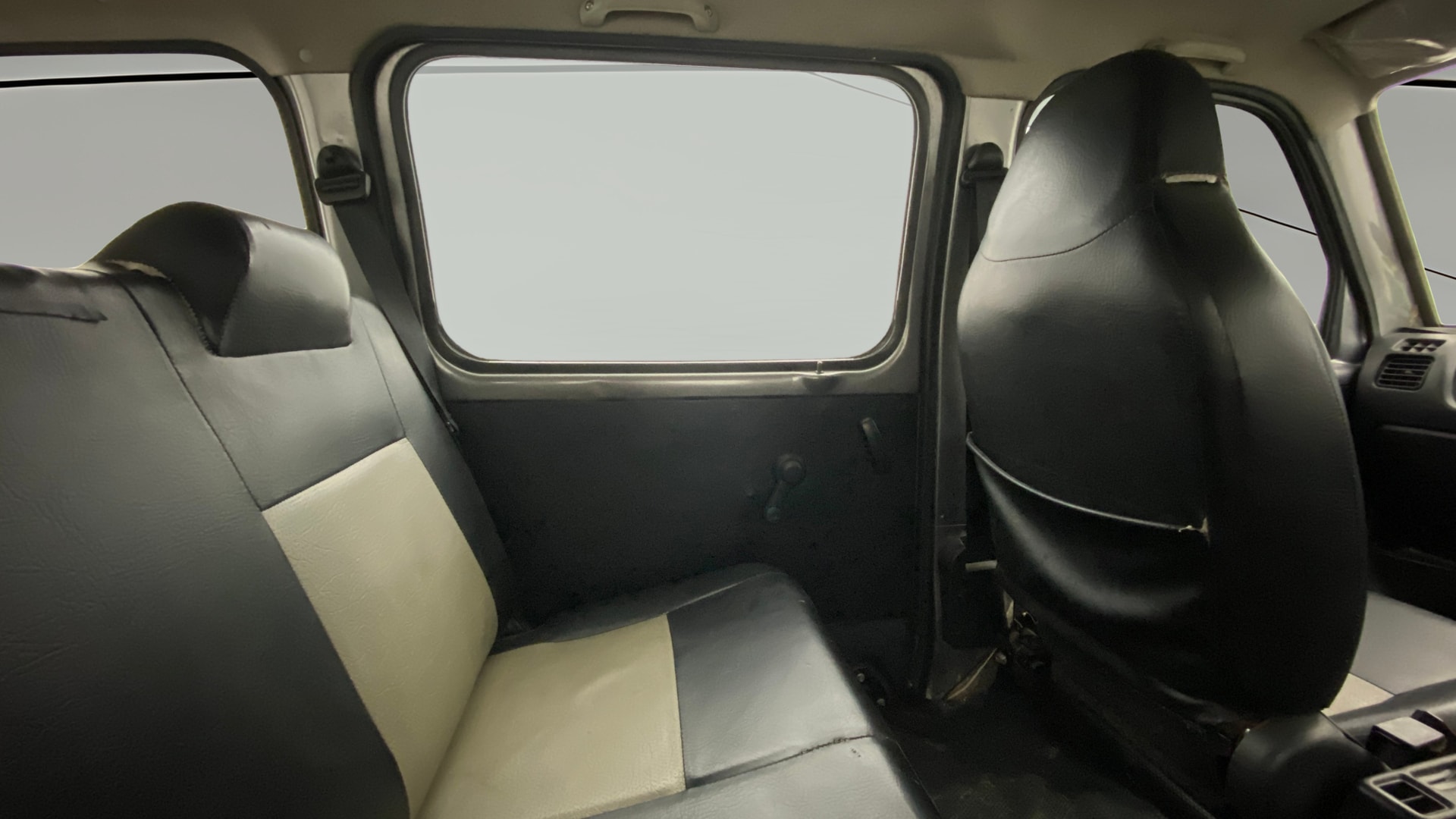View 2019 Maruti Suzuki 1000 Base Variant Image 23 Used 2019 Maruti Suzuki 1000 Base Variant Image 23