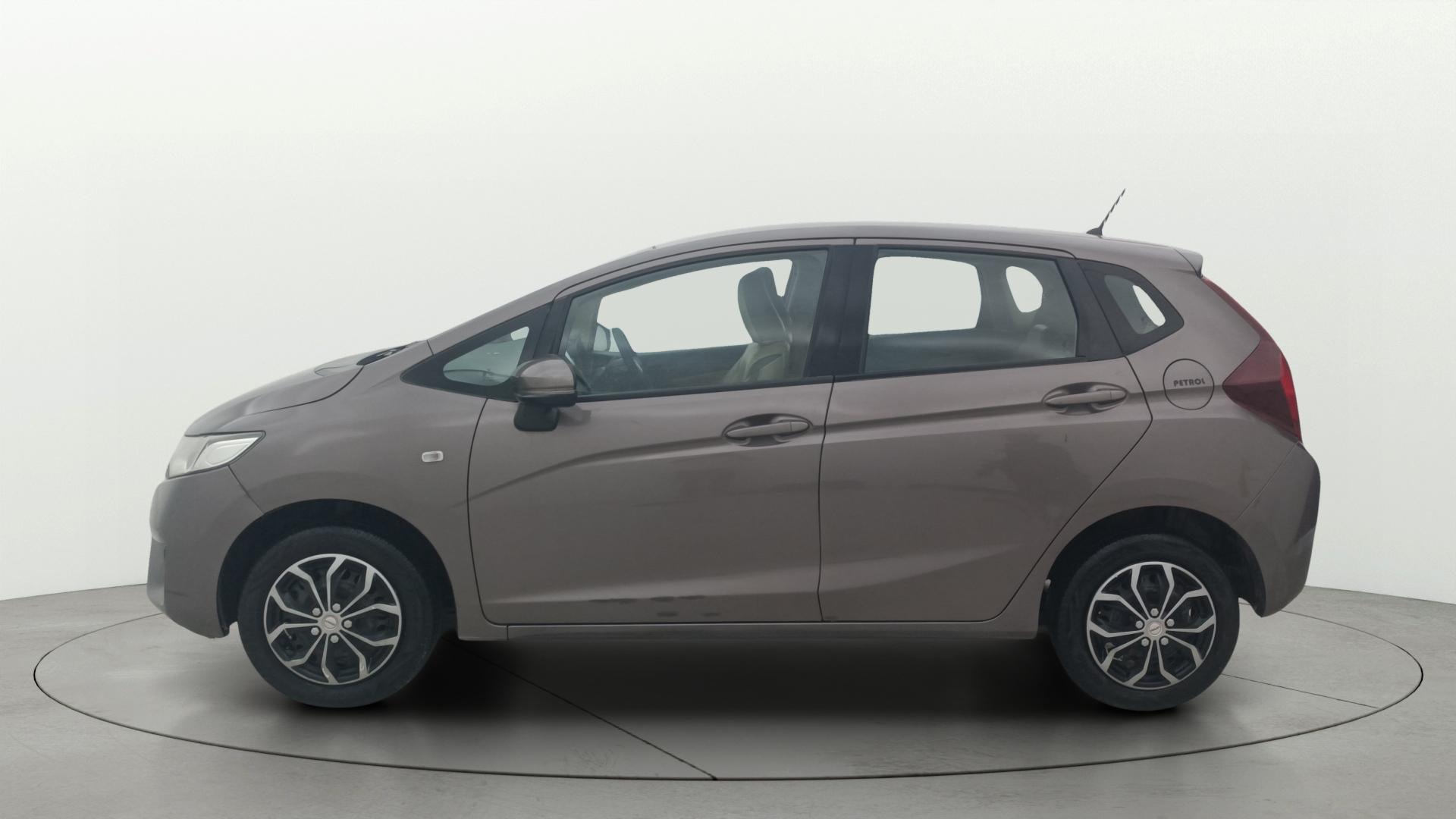 View 2015 Honda Jazz E MT Diesel Image 5 Used 2015 Honda Jazz E MT Diesel Image 5