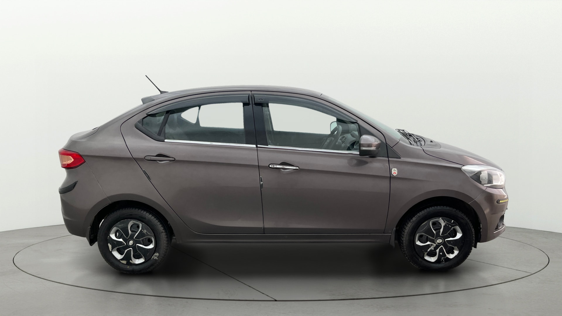 View 2017 Tata Tigor XT Petrol Image 8 Used 2017 Tata Tigor XT Petrol Image 8