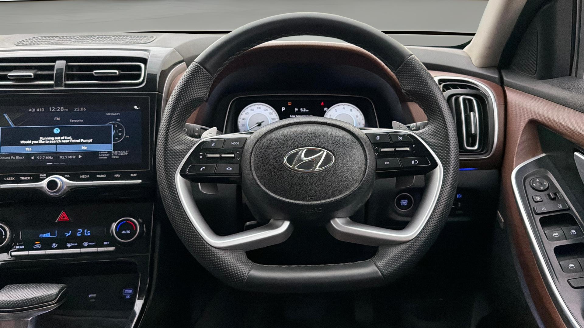 View 2023 Hyundai Alcazar Prestige 6 Seater MT Petrol Image 14 Used 2023 Hyundai Alcazar Prestige 6 Seater MT Petrol Image 14
