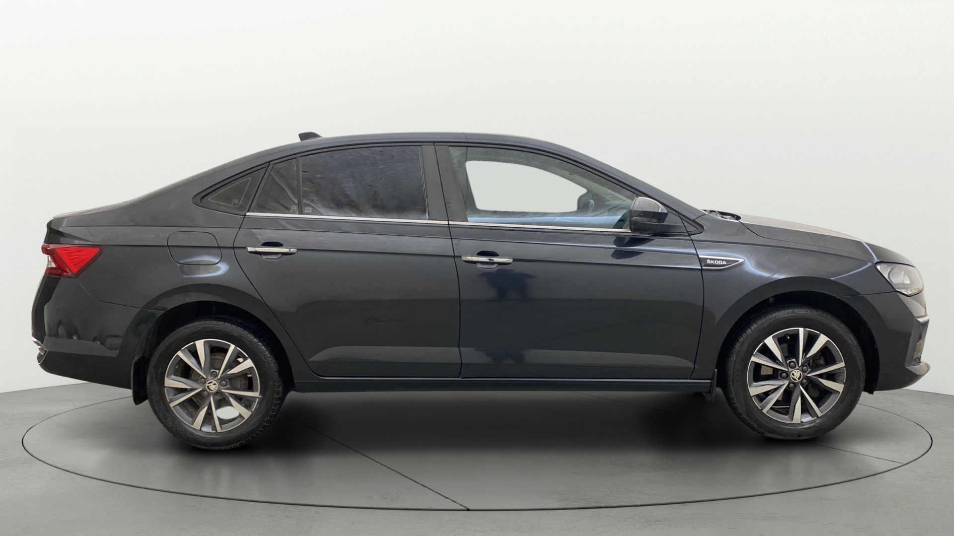 View 2022 Skoda Slavia Ambition 1.0 TSI MT Image 8 Used 2022 Skoda Slavia Ambition 1.0 TSI MT Image 8