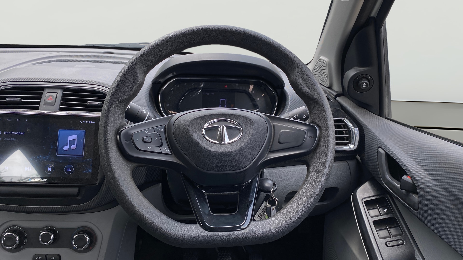 View 2023 Tata Tiago Revotorq XB Image 20 Used 2023 Tata Tiago Revotorq XB Image 20