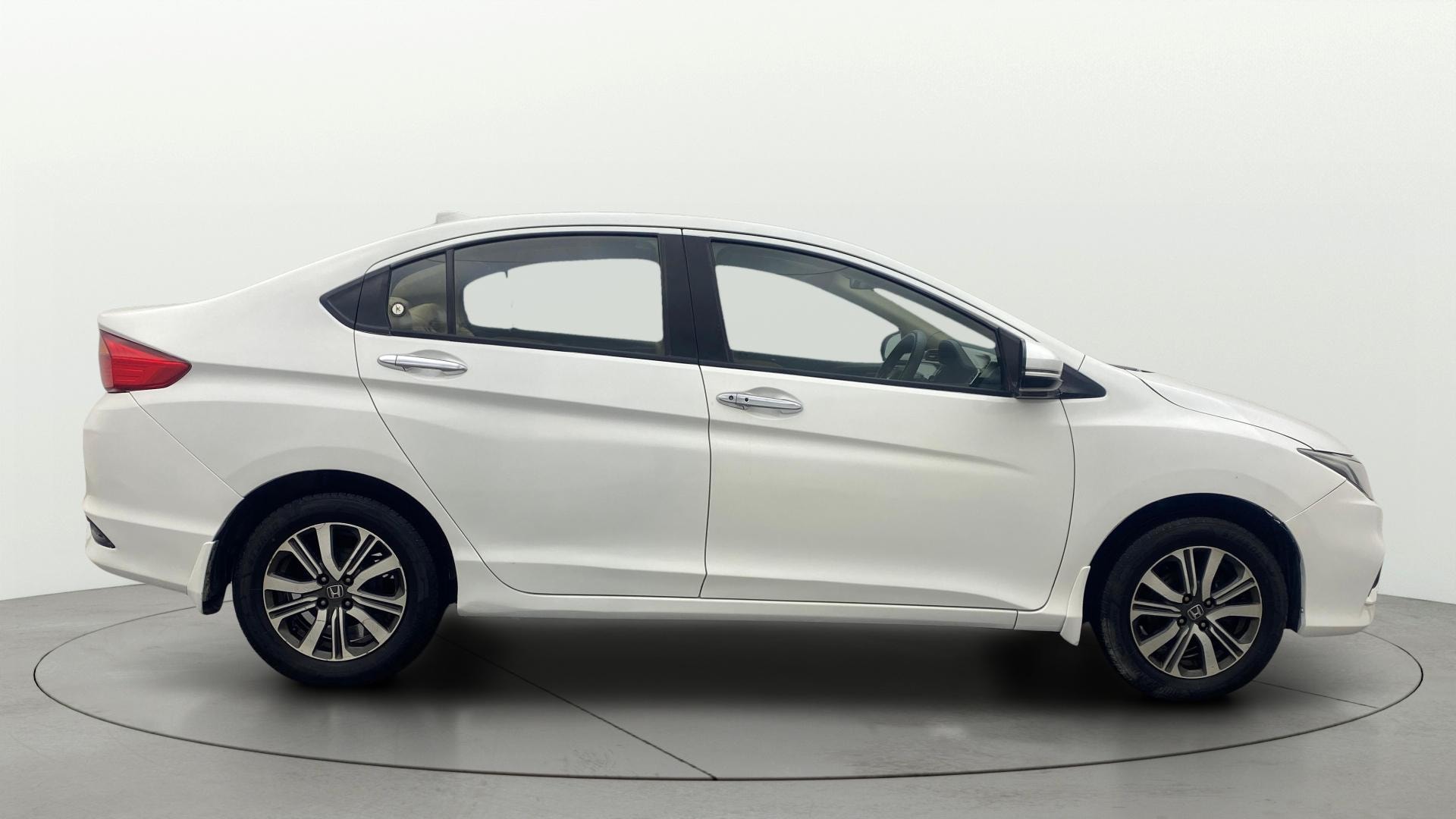 View 2019 Honda City ZX MT Diesel Anniversary Edition Image 9 Used 2019 Honda City ZX MT Diesel Anniversary Edition Image 9