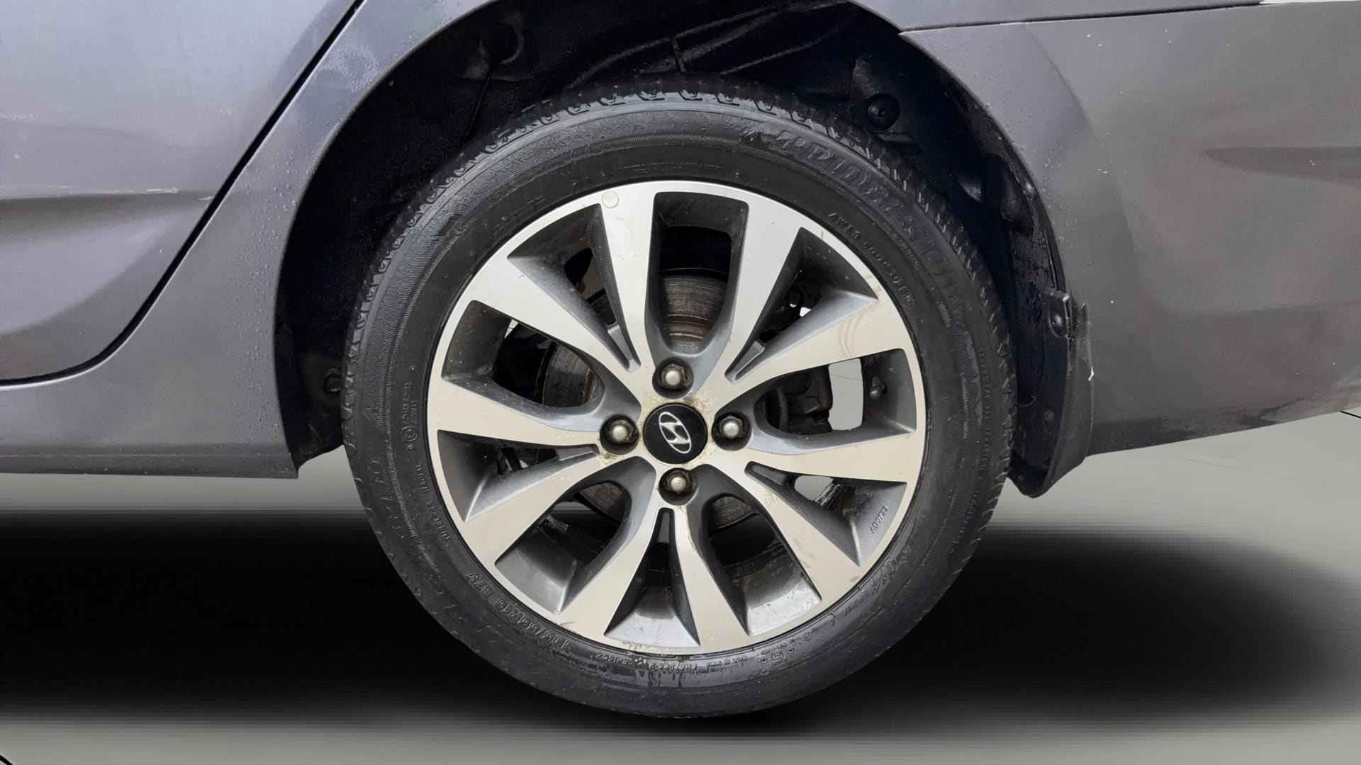 View 2014 Hyundai Fluidic Verna 1.6 VTVT SX Image 11 Used 2014 Hyundai Fluidic Verna 1.6 VTVT SX Image 11