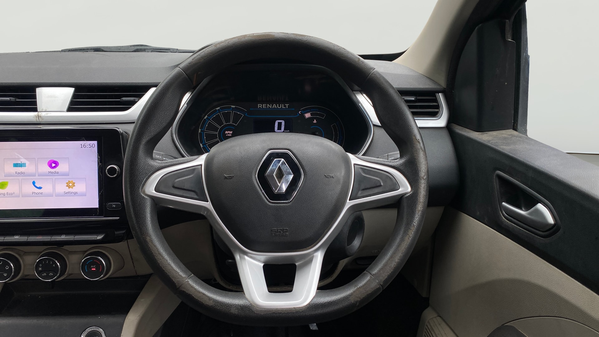 View 2020 Renault Triber RXZ Image 14 Used 2020 Renault Triber RXZ Image 14