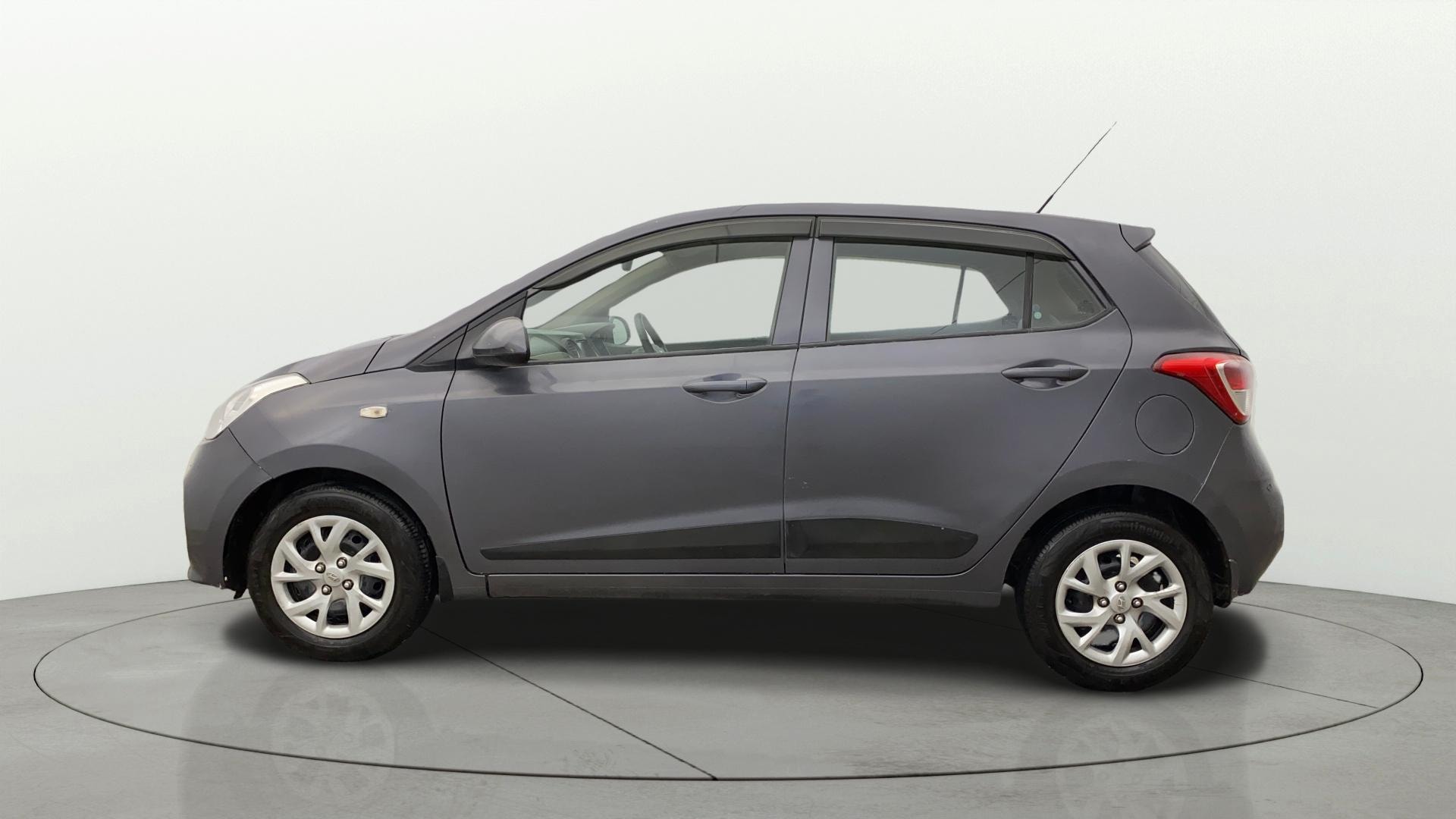 View 2017 Hyundai Grand i10 1.2 Magna Petrol AT Image 5 Used 2017 Hyundai Grand i10 1.2 Magna Petrol AT Image 5